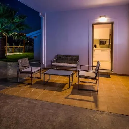 Sleeps 9 Pool Air Con Wifi