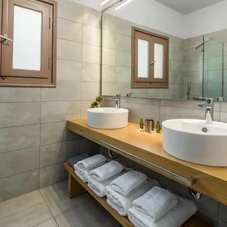 Sleeps 9 Pool Air Con Wifi Villa