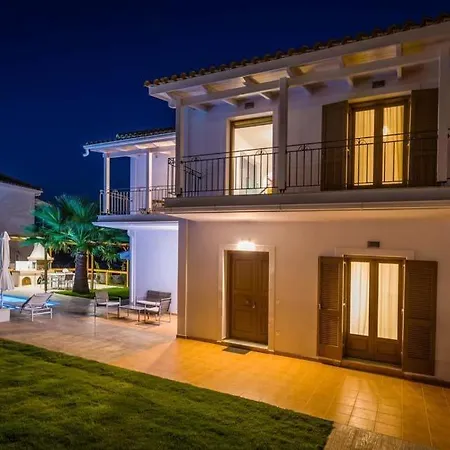 Sleeps 9 Pool Air Con Wifi Vila