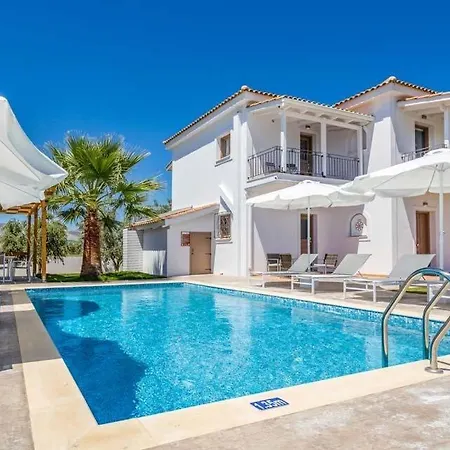 Sleeps 9 Pool Air Con Wifi Vila *
