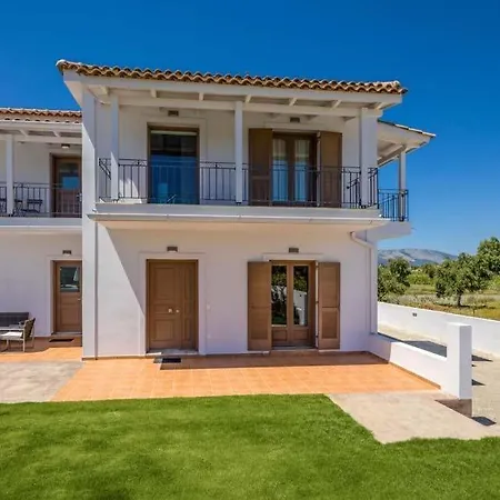 Sleeps 9 Pool Air Con Wifi Vila