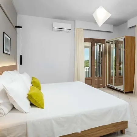 Vila Sleeps 9 Pool Air Con Wifi *