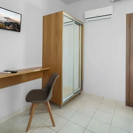 Sleeps 9 Pool Air Con Wifi Vila *